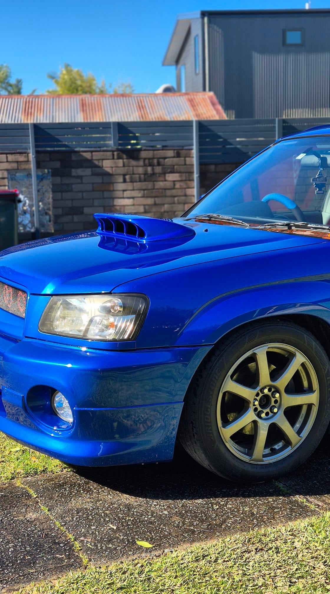 Subaru Forester SG big hood scoop